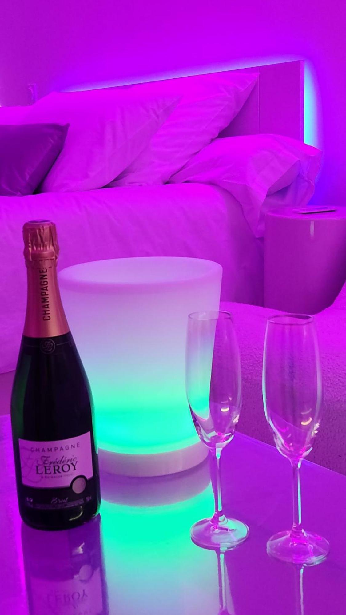 Love Room A 30 Mn Des Plages Et De Vannes Questembert Bagian luar foto